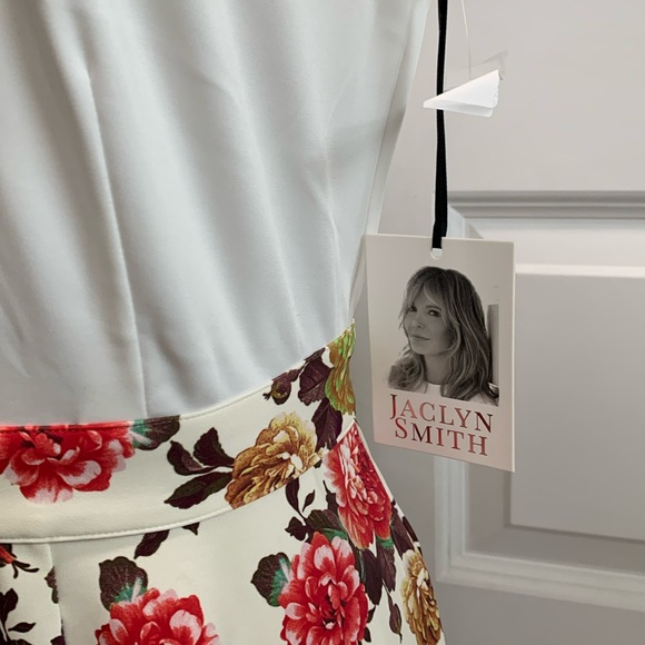 New NO TAGS JACLYN SMITH floral printed scuba stretch V neck midi dress. - Picture 3 of 13